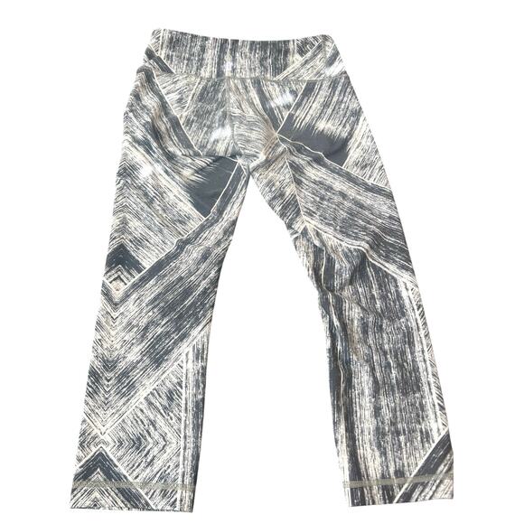 Lululemon Wunder Under Crop II Leggings Size 6 Heat Wave pattern, black/white. - Picture 2 of 3